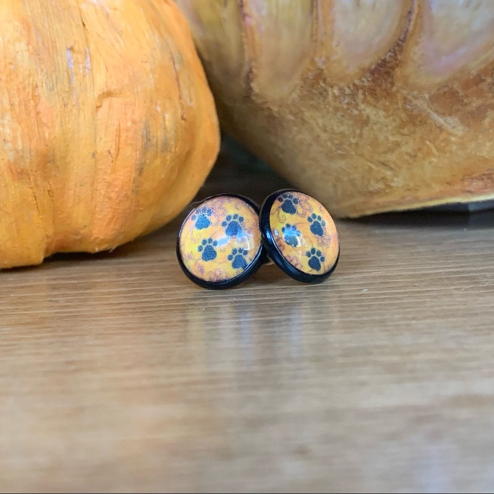 Paw print earrings, Handmade, NWT, pet